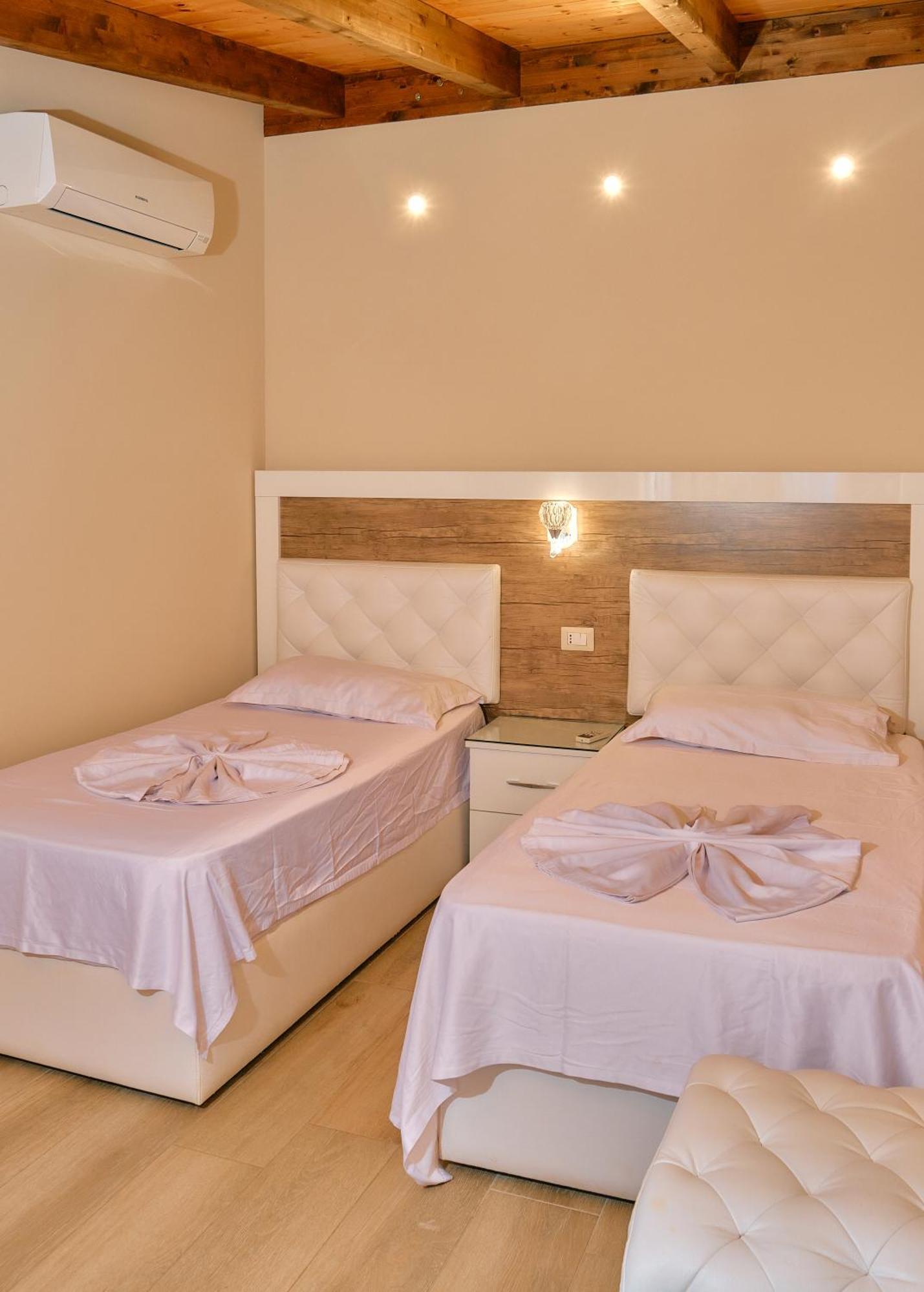 Center Park Hotel *